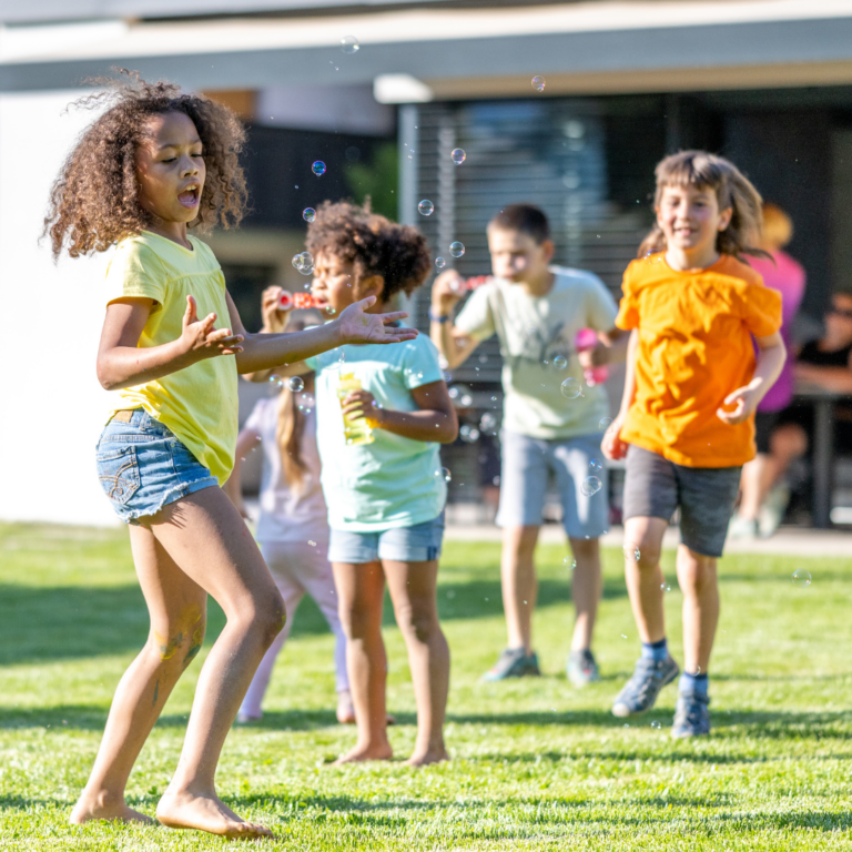 Familienfest Kindertag Kinderfest Seifenblasen Wochenende